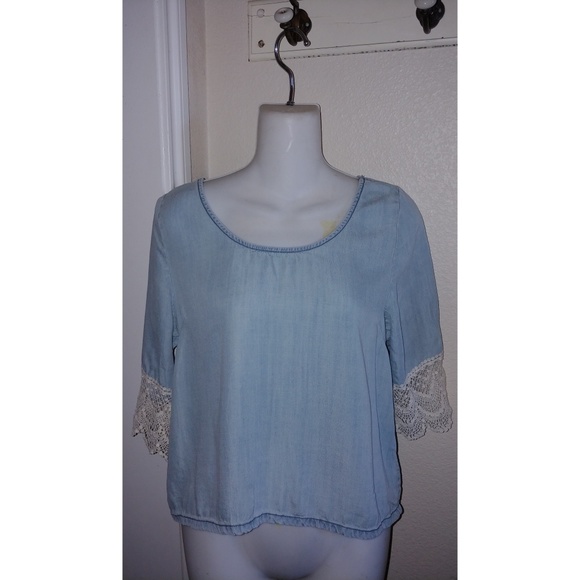 wild blue Tops - Wild blue Lyocell Chambray boho crochet medium
